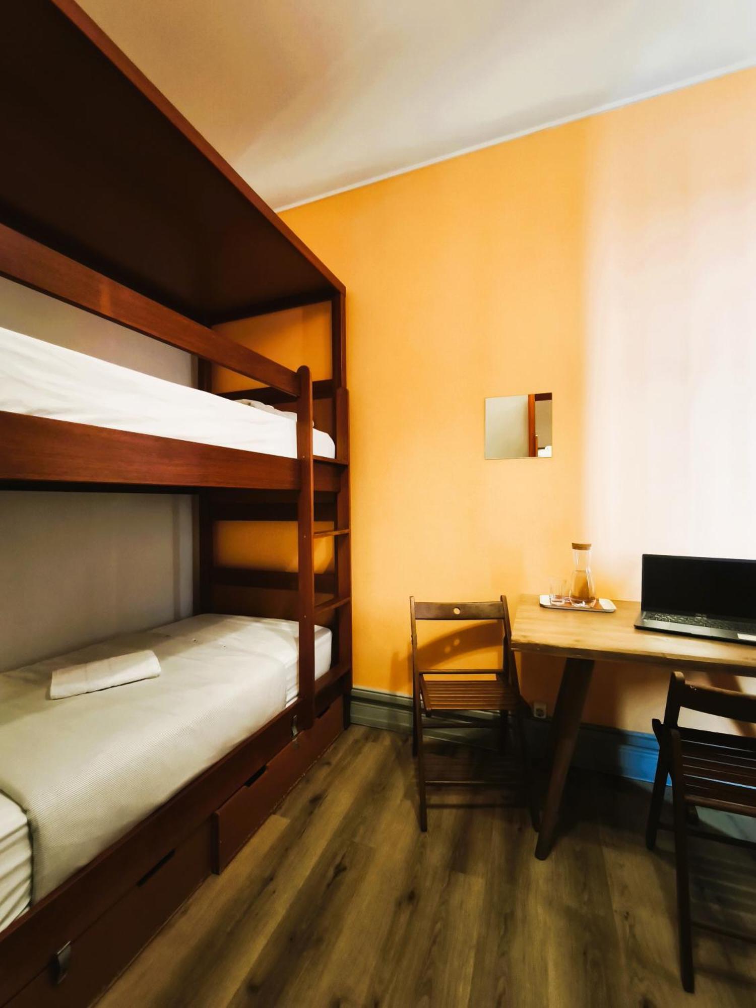 Albergue Ey *